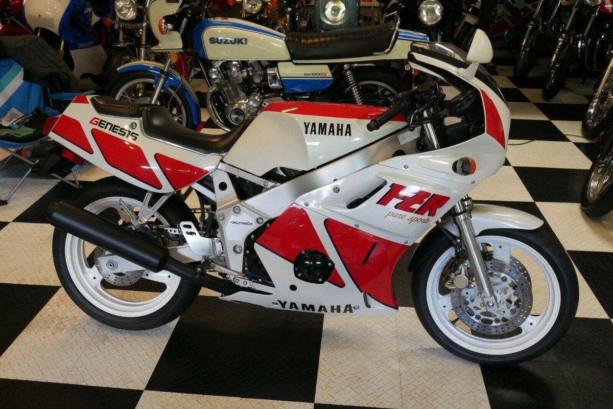 La moto de tus sueños: una Yamaha FZR 400 de 1989 como nueva