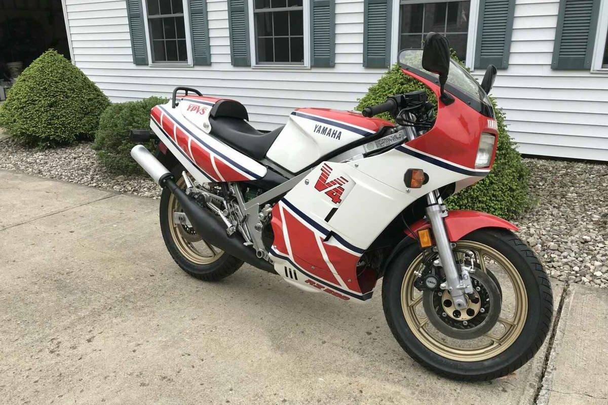 La moto de tus sueños: venden una Yamaha RD500LC, la 500 de calle