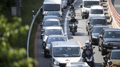 Italia estudia permitir que las motos utilicen el arcén en los atascos