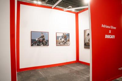 Ducati lleva su centenario a Estampa con seis obras de Adriana Oliver