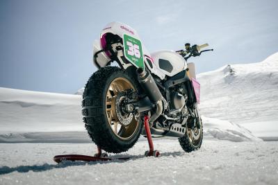 Yamaha y Deus Ex Machina sobre hielo: para sobrevivir a la ola de calor