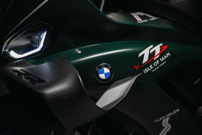 BMW lleva el TT al garaje con una M 1000 RR de solo 115 unidades