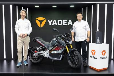 Nuevas YADEA para carnet A1 naked Keeness y scooter F200 ABS