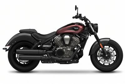 Benda Dark Flag 950: custom china con motor V4 y 110 CV