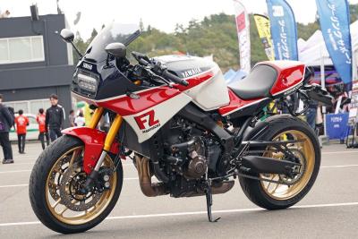 ¡Convierte tu Yamaha XSR900 en una FZ750 Eddie Lawson réplica! ¡Convierte tu Yamaha XSR900 en una FZ750 Eddie Lawson réplica!