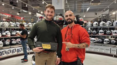 ¡Compró un KOMOBI en Motocard y ganó un viaje a Europa para dos!