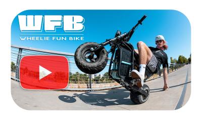 ¡Esta moto hace caballitos sola con un botón!