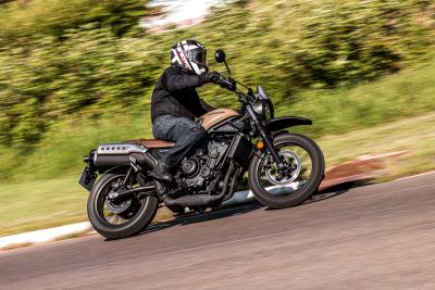 Prueba Honda CL500: ¿la ideal entre naked y trail para carnet A2?