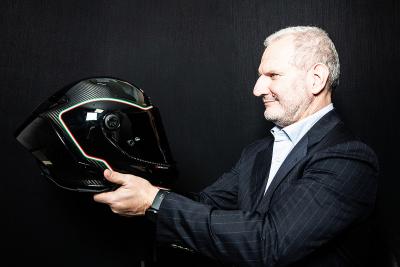 Nolan se vuelca en la competición y la innovación