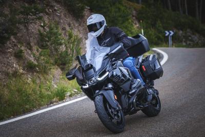 Prueba BMW R1300RT 2025: luces y sombras
