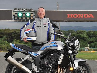 ¡Freddie Spencer prueba la Honda CB1000F en Japón!