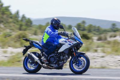 ¡Probada! Nueva Suzuki SV-7 GX, la trail crossover con motor V2 por 7999 euros