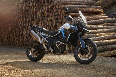 Triumph Tiger 900 Alpine Edition y Desert Edition: equipadas a tope