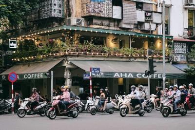¡Prohibidas las motos de gasolina! Eso pretenden en Hanoi (Vietnam)