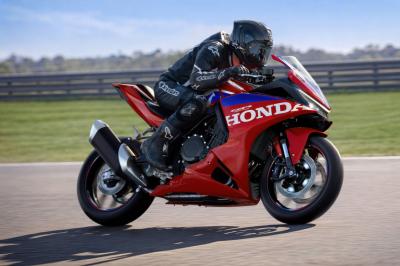 Nueva Honda CBR500R Four: llega la deportiva asequible de 4 cilindros