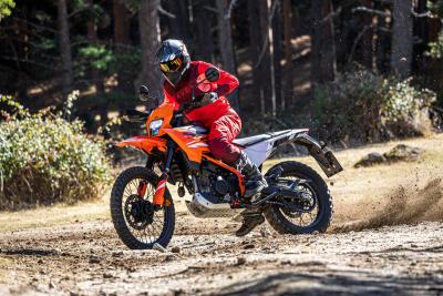 Prueba KTM 390 Enduro R: la trail ligera para A2 que cumple con casi todo