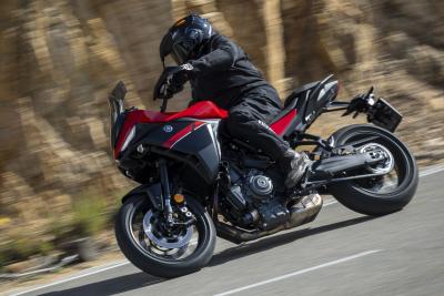 DGT: más protección en moto con calzado cerrado y guantes obligatorios