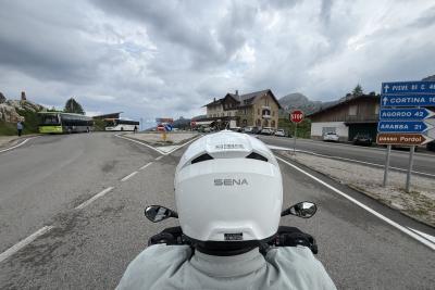Probamos el casco Sena Phantom ANC: el silencio absoluto en ruta