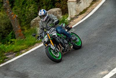 Prueba Kawasaki Z900 SE 2025: 21 años después… ¡la mejor Z!