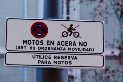 Aparcar la moto en ciudad: lo que debes saber para evitar multas