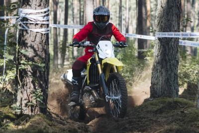 Prueba Suzuki DR-Z4S y DR-Z4SM 2025: evolución radical con ADN clásico