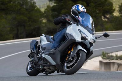 Probamos el nuevo Yamaha TMAX 2025: todavía más refinado