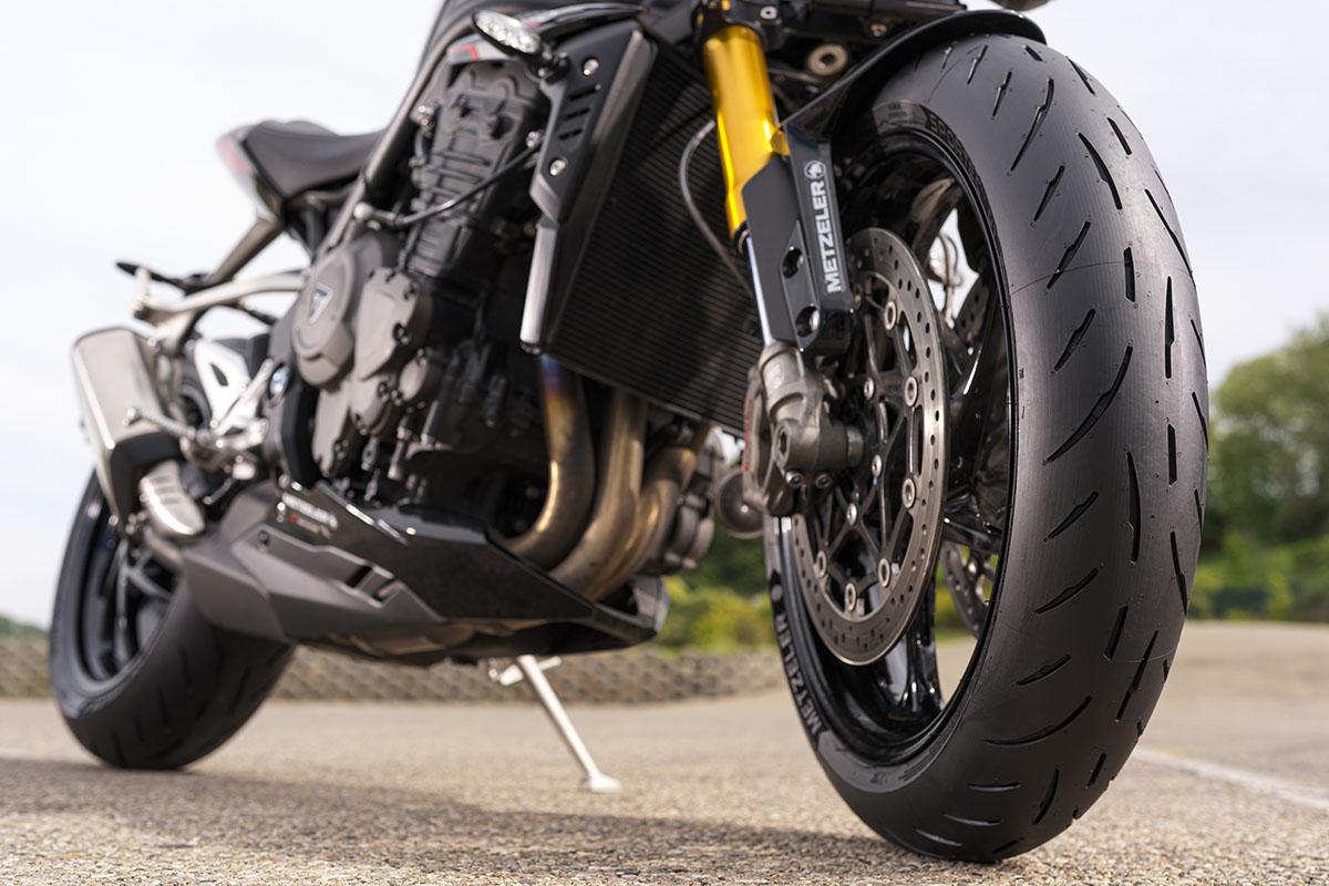 Neumáticos Metzeler SPORTEC: 01 para carretera y 01 RS para circuito