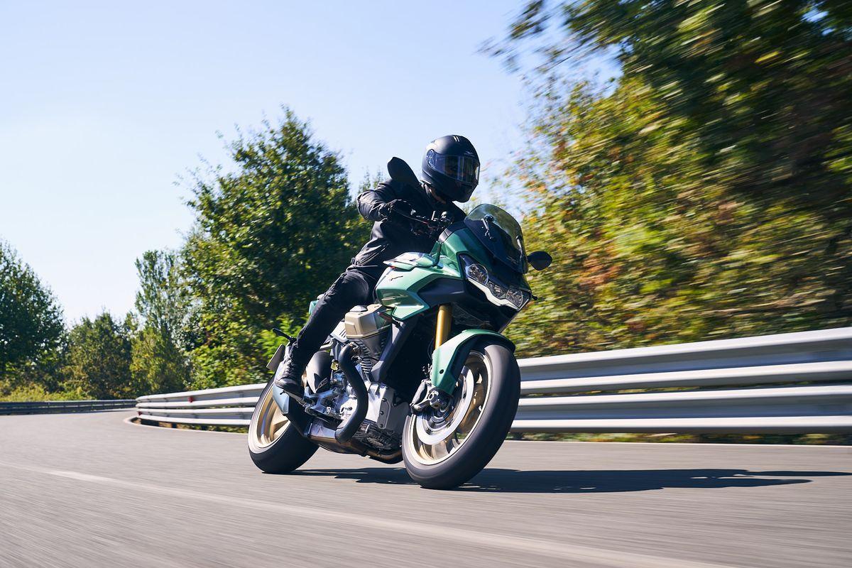 Novedades Moto Guzzi 2022: V85 TT y V100 Mandello