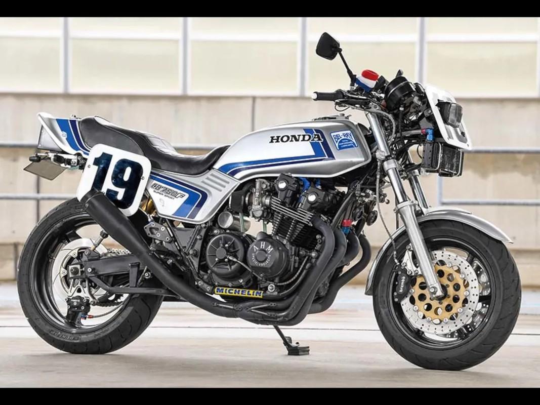 Honda CB900F Freddie Spencer réplica: homenaje japonés