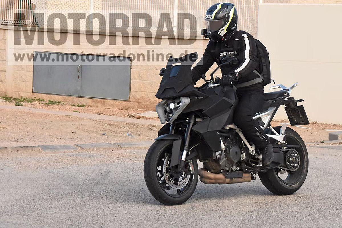 KTM 1390 Super Duke GT 2025: 190 CV ¿y automática?