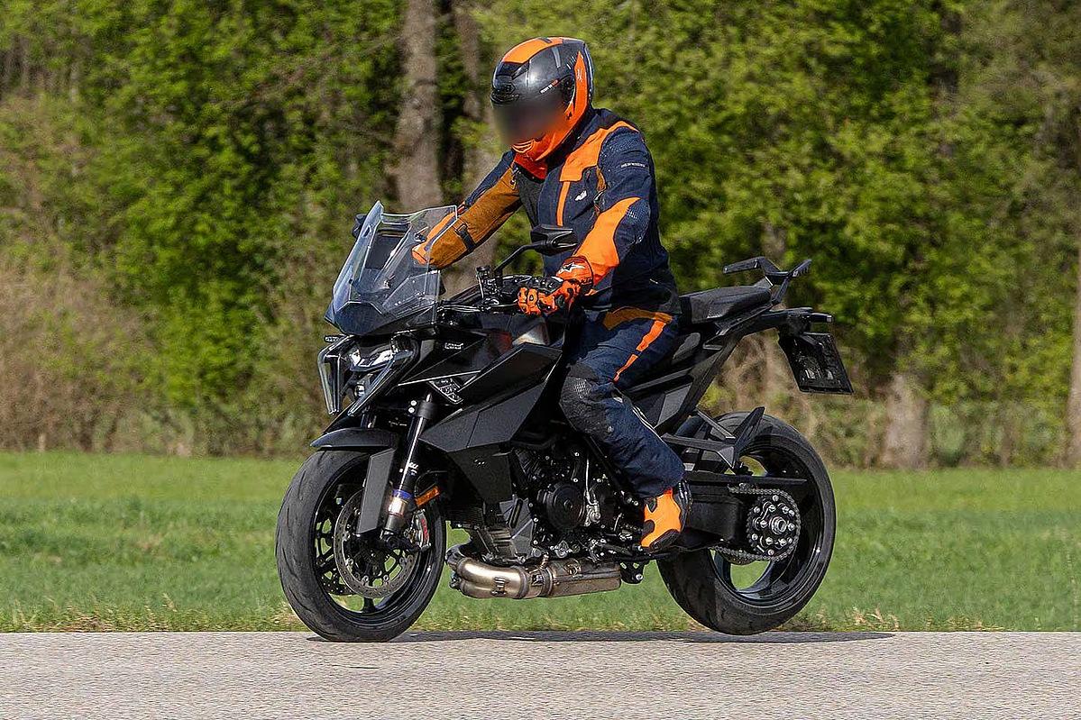 ¡A punto! KTM 1390 Super Duke GT: casi 190 CV y 228 kg
