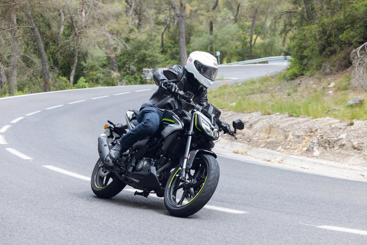 Prueba Macbor Shifter 125 EVO: naked sin carnet equipada a tope por 2999 euros