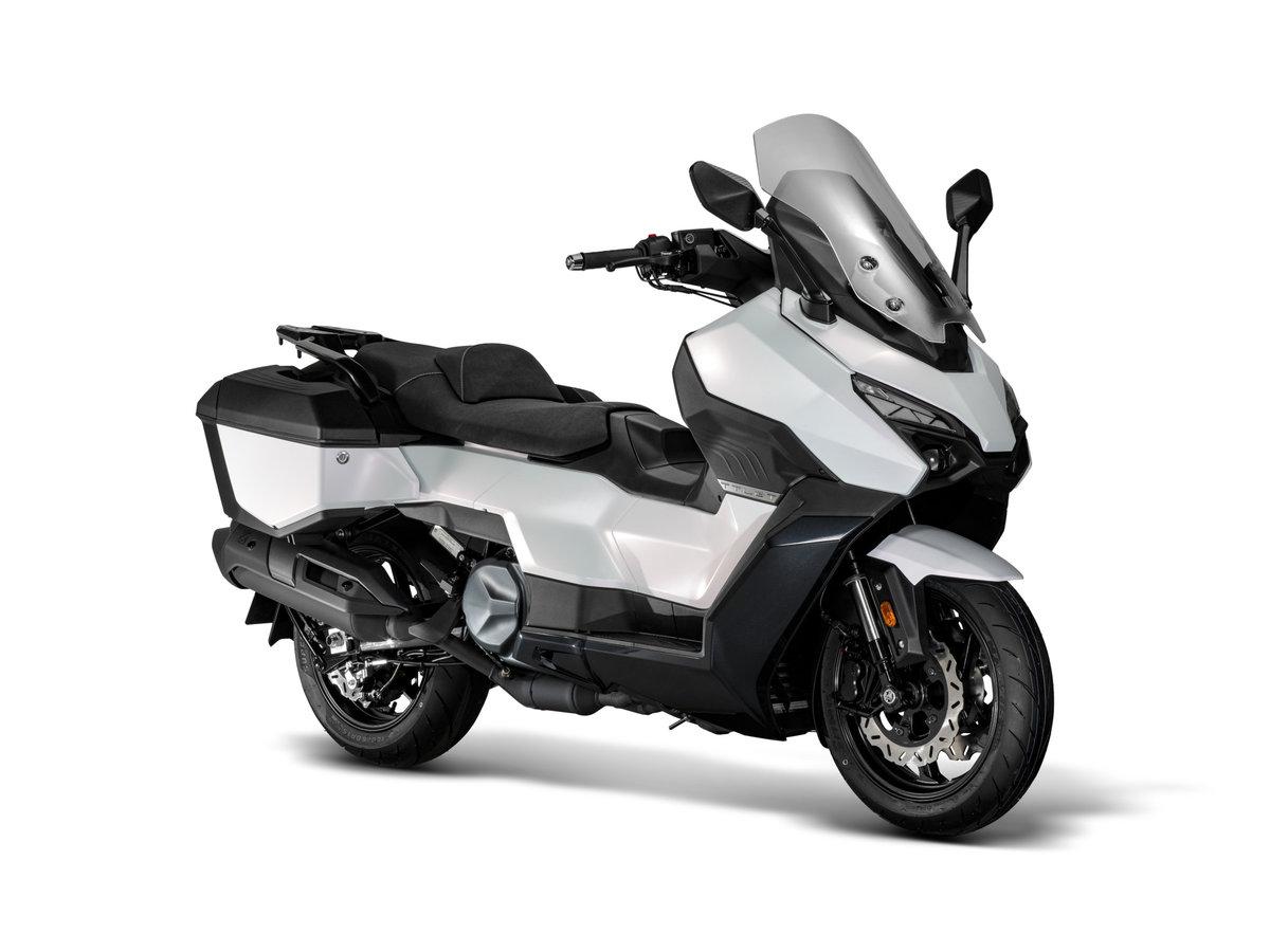 Novedades SYM 2026: maxiscooter GT 500, y nuevos 300 y 125