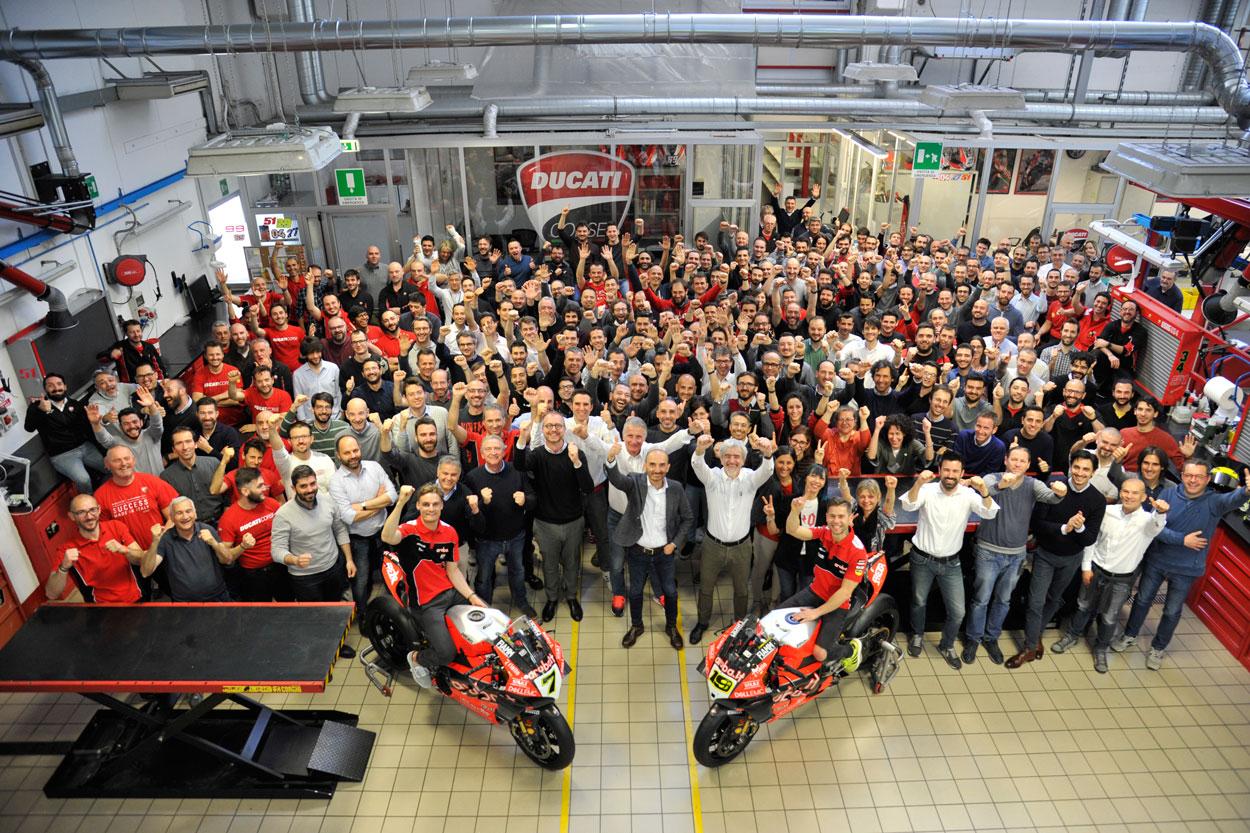 Alvaro Bautista y Chaz Davies, de celebración en Ducati