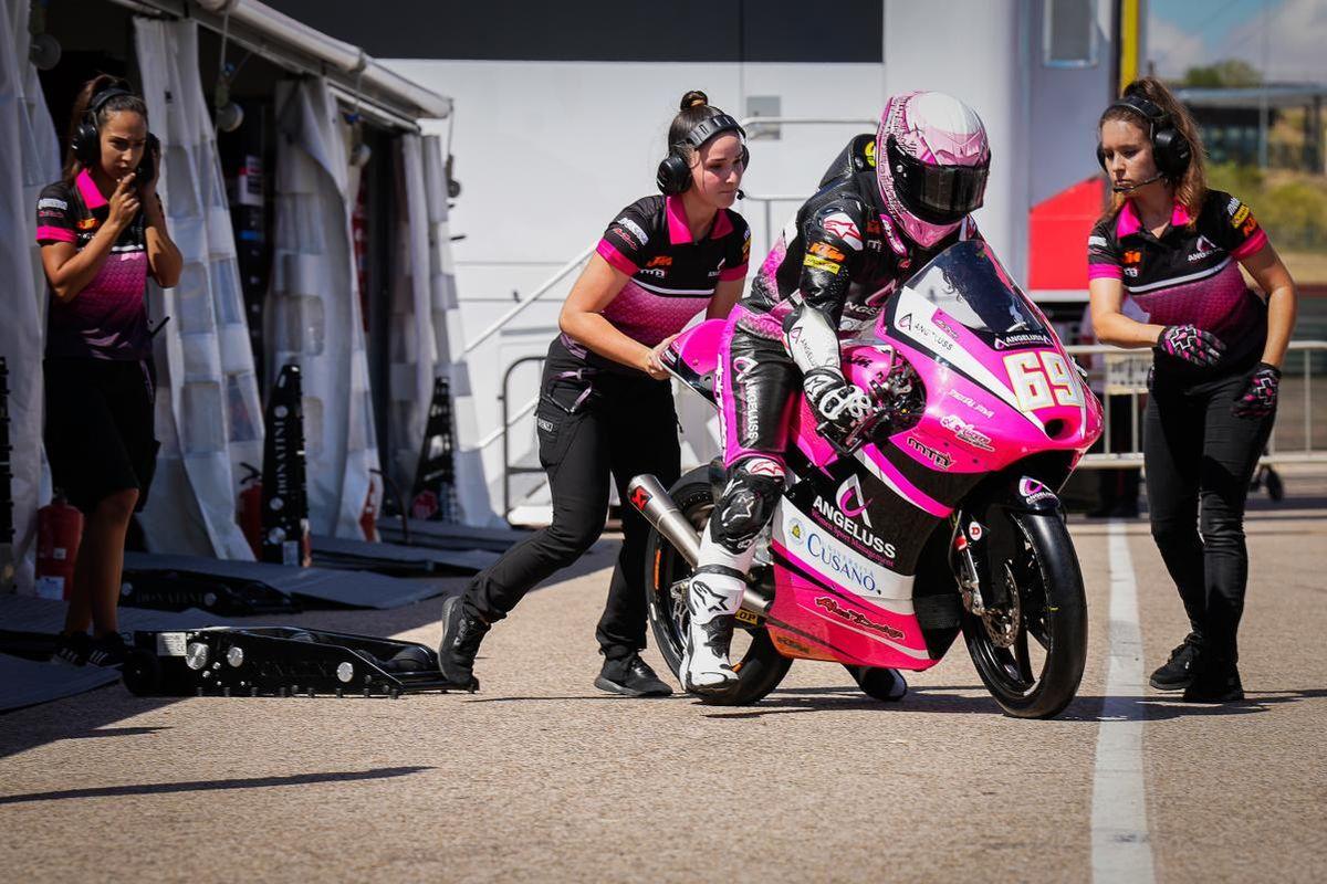 María Herrera y un equipo de mujeres: el presente de MotoGP