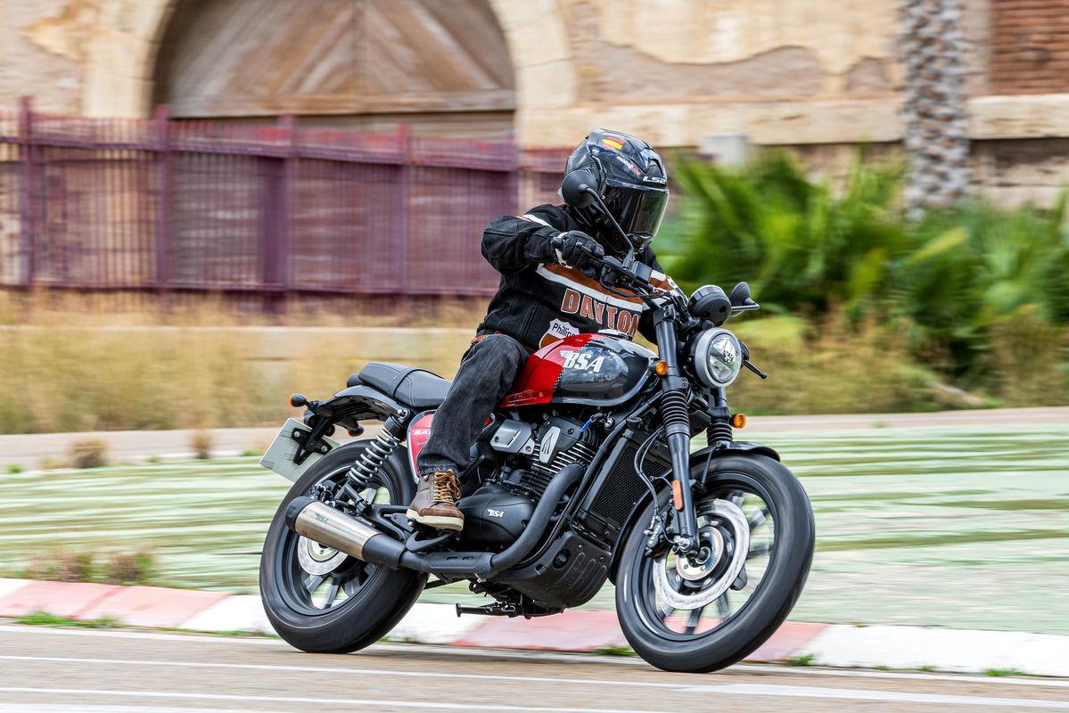 BSA Bantam 350: naked, retro, carnet A2, barata y… ¡legendaria!