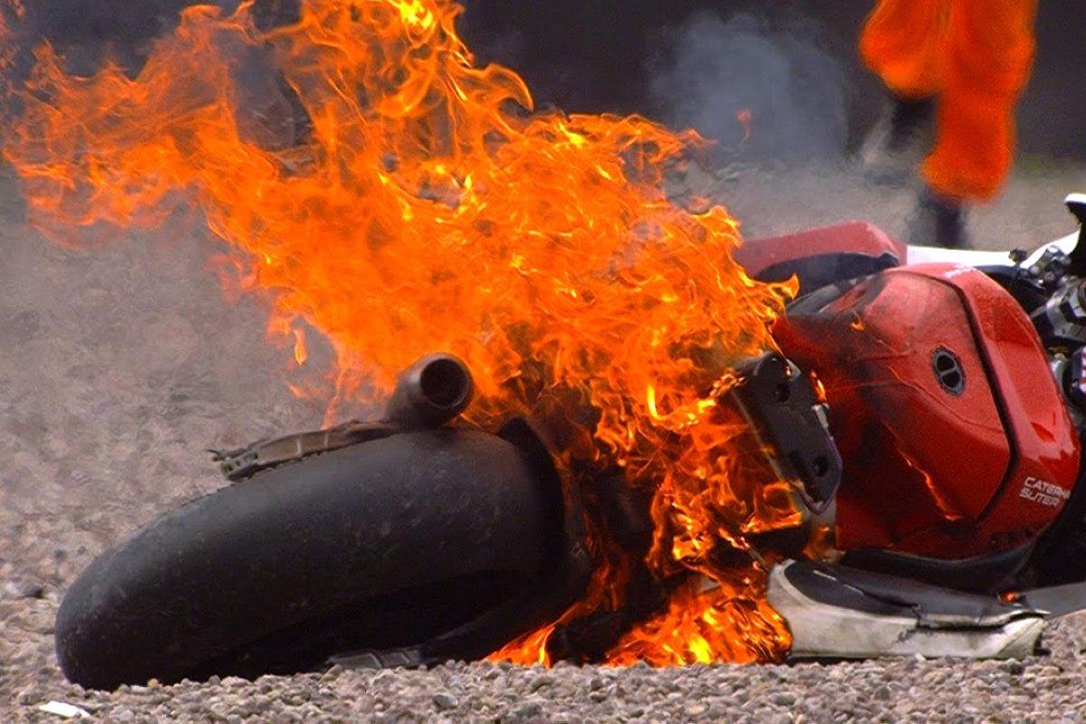 Incendio: qué hacer si nuestra moto o coche comienza a arder