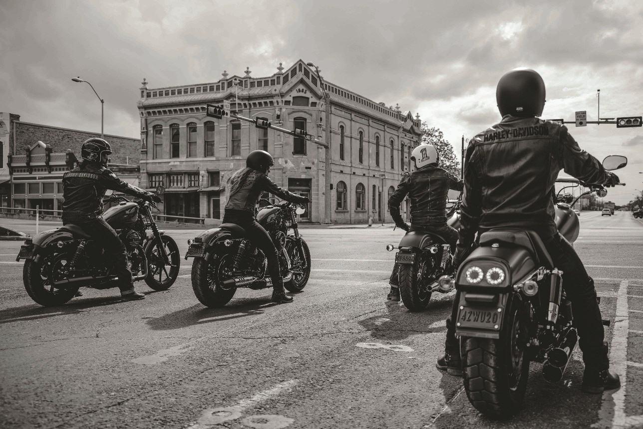 Harley Davidson Dark Custom