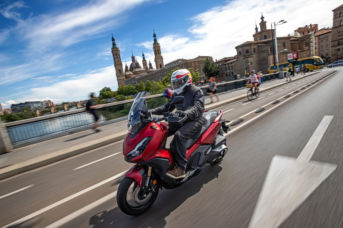 Prueba en ruta Honda ADV 350: fuimos al GP de Aragón