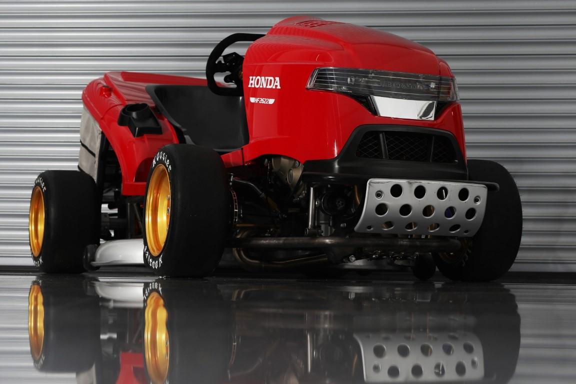 Honda Mean Mower V2 cortacesped CBR 1000 RR
