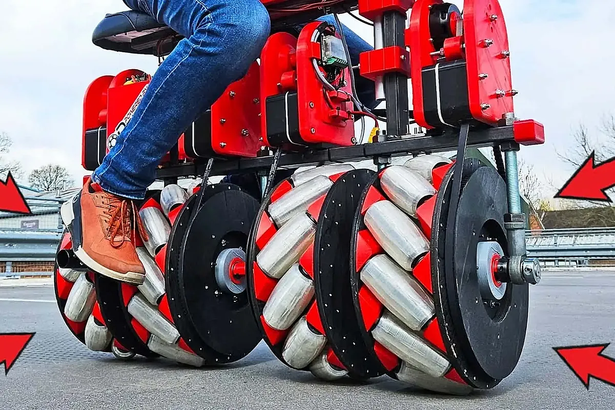 ¡La moto omnidireccional que va hacia atrás y a los lados!