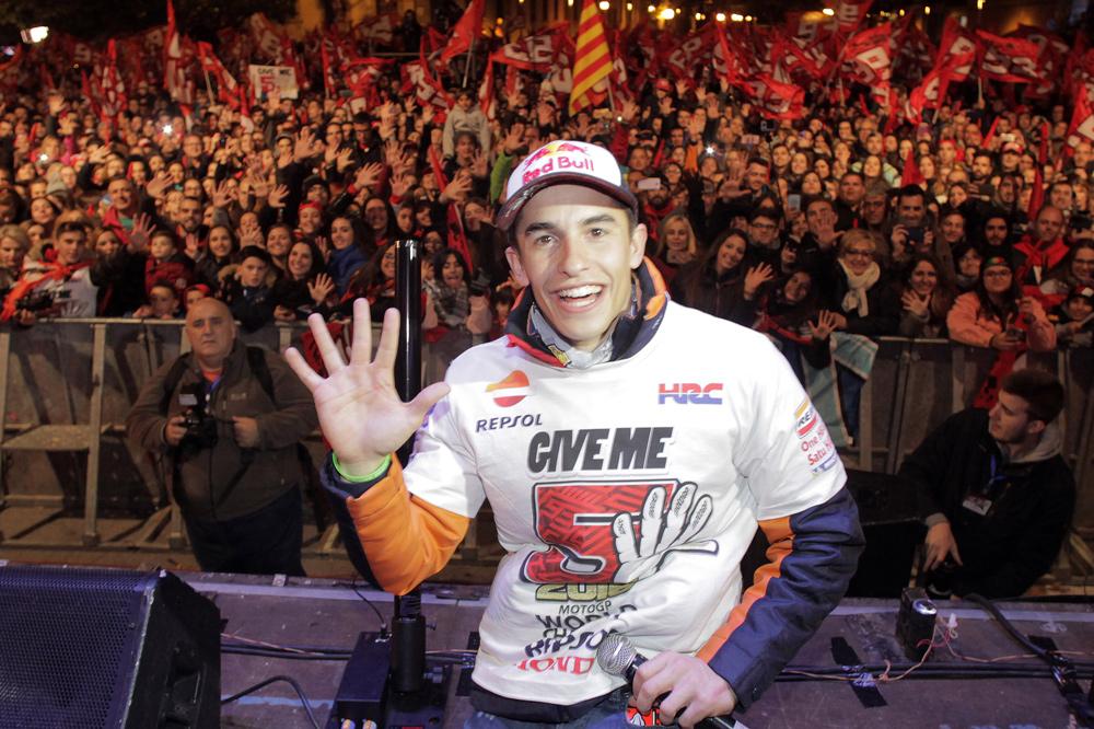 Marc Márquez celebró sus cinco títulos mundiales de Motociclismo en Cervera