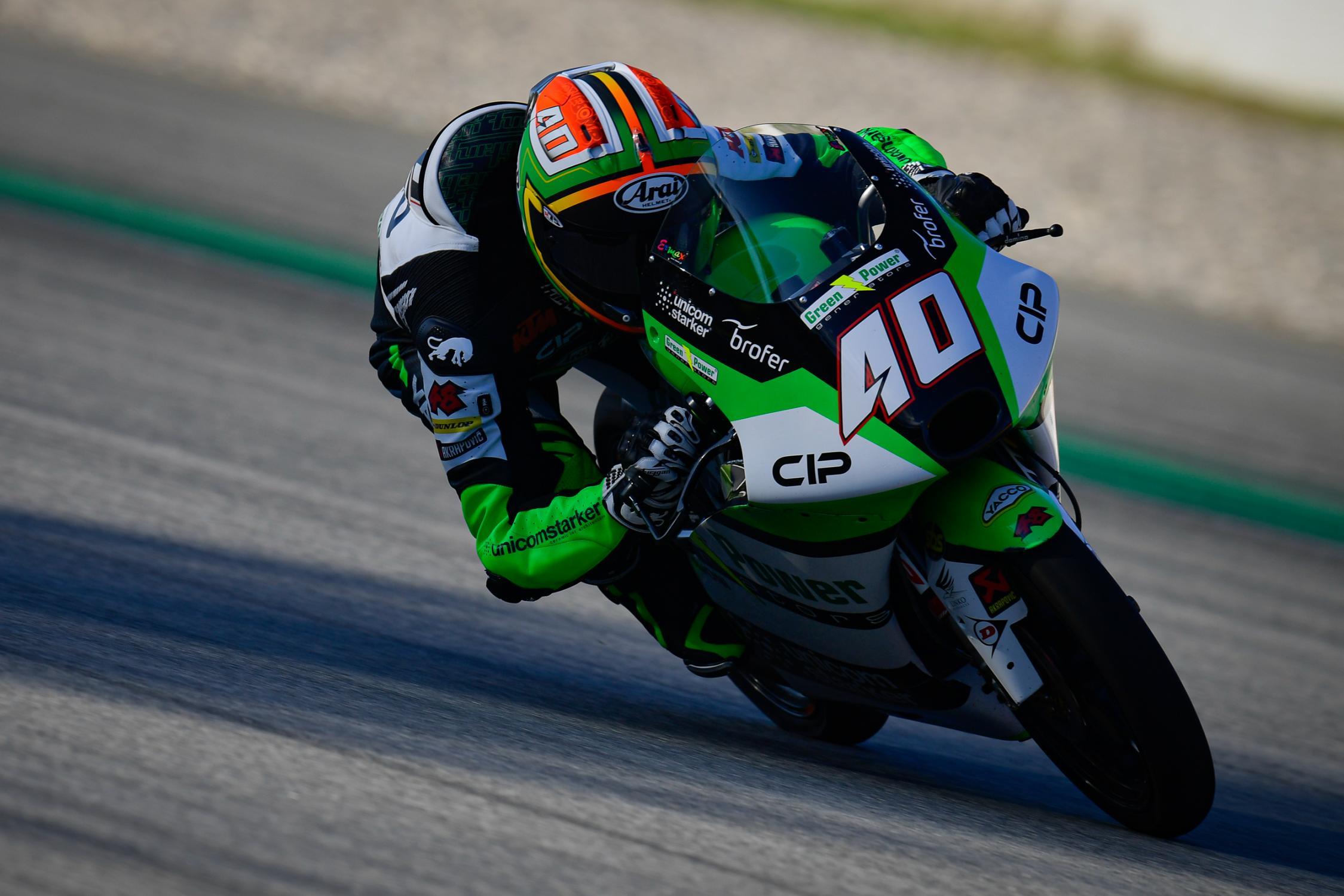 Moto3 en Montmeló: Binder se estrena y Ogura lidera en arenas movedizas