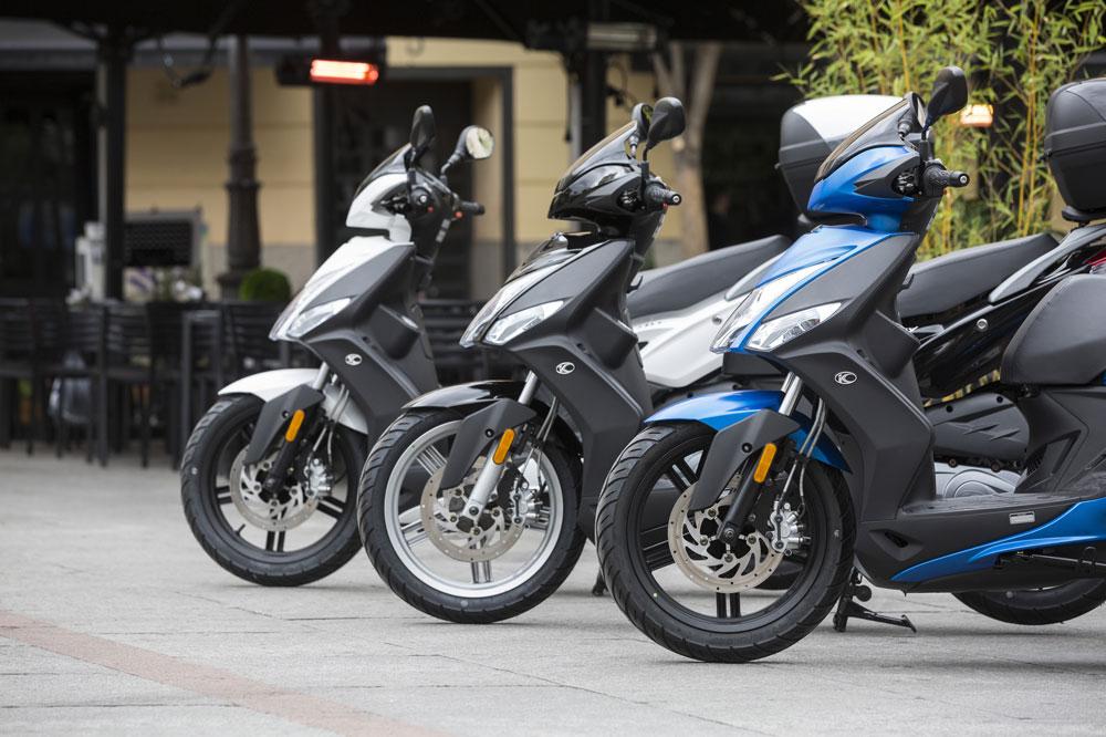 Madrid podría dejar de permitir que las motos aparquen reguladamente en las aceras