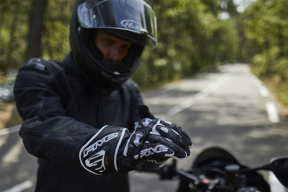 FIVE presenta la gama de guantes Racing