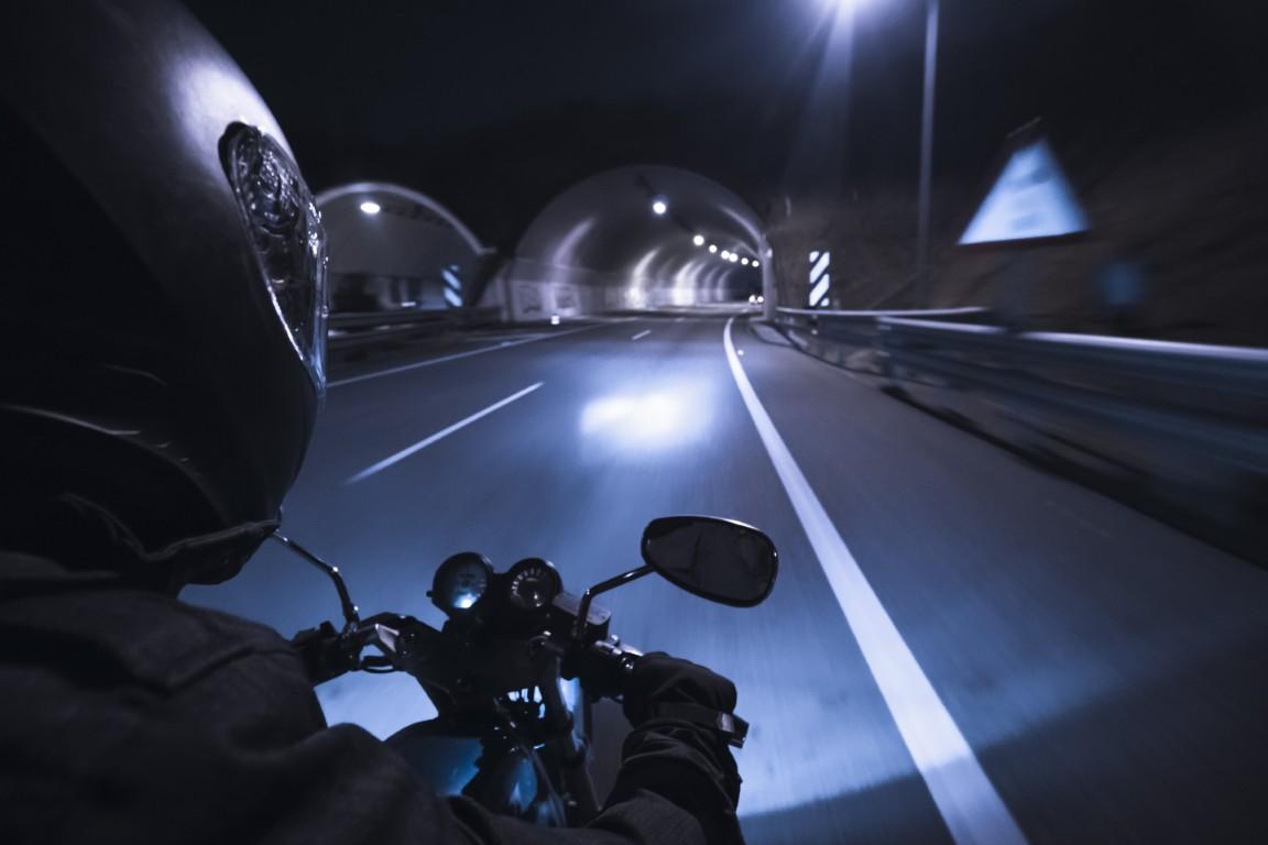 Ángulo muerto en moto: claves para verlo antes de que sea tarde