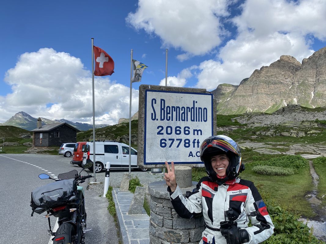 Recorriendo Suiza encima de una Zero SR/F