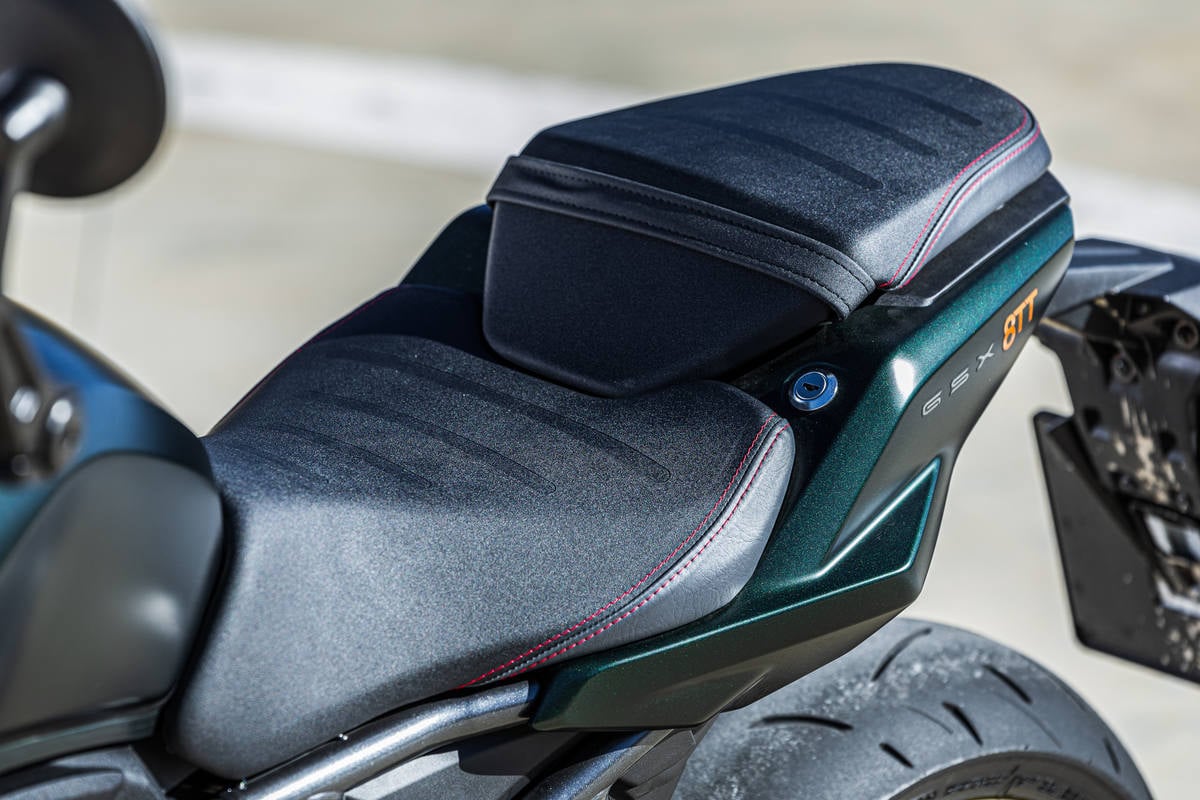 Probamos la  Suzuki GSX 8TT: Retro Spirit para todos