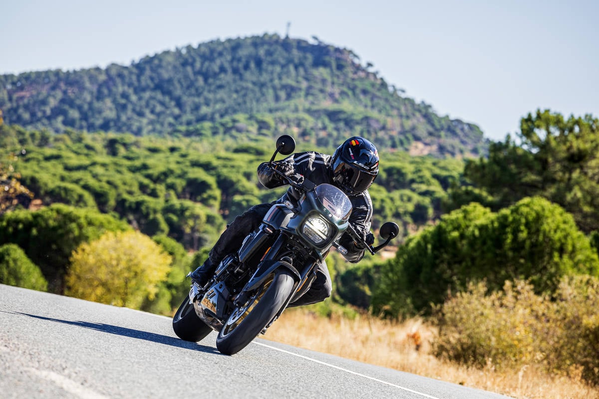 Probamos la  Suzuki GSX 8TT: Retro Spirit para todos