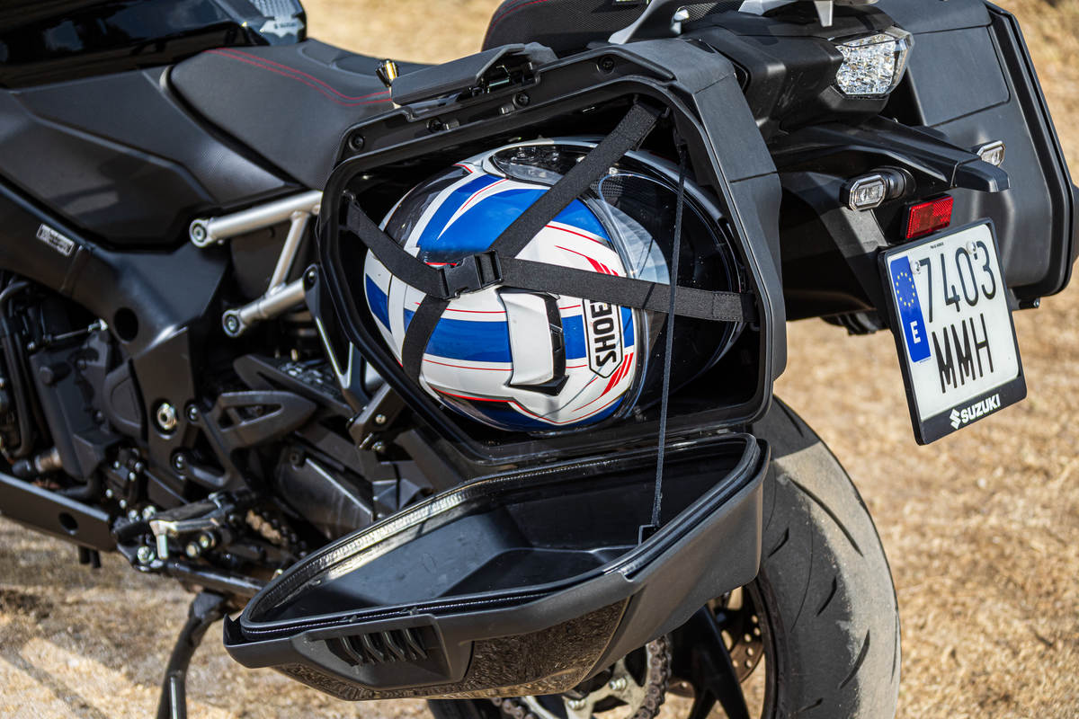 Prueba Suzuki GSX-S 1000 GX: ¿trail? No, una Sport muy rutera